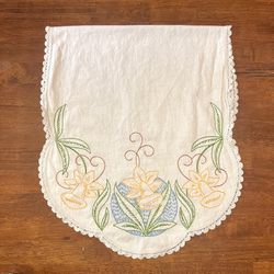 Vintage Embroidered Daffodil Runner
