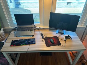 ZINUS Jennifer 55″ Computer Desk – Excellent Condition – $40 OBO