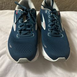 Brooks Size 9