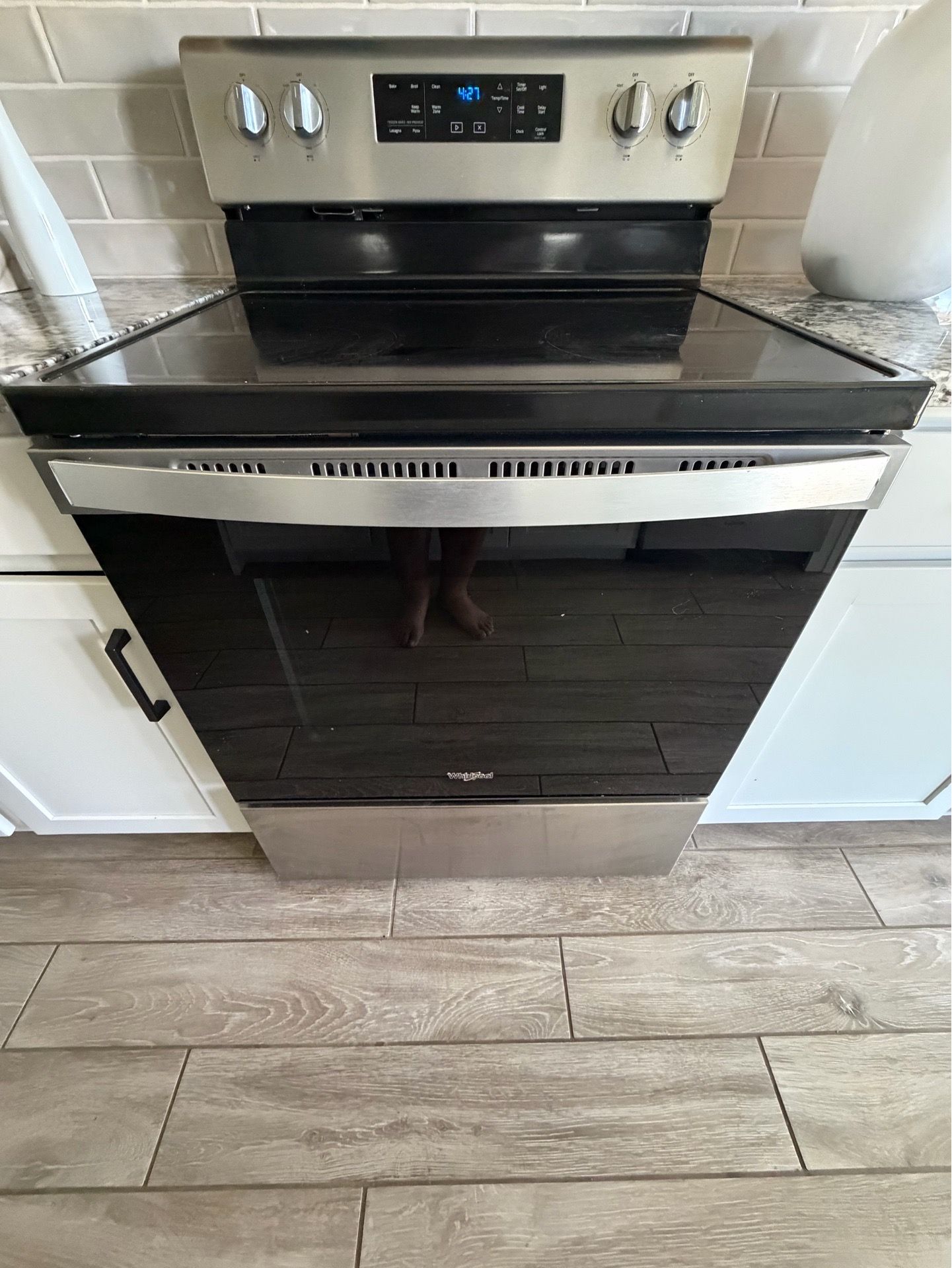 Like New Whirlpool Electric Stove