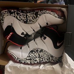 LeBron graffiti size 11 brand new in the box
