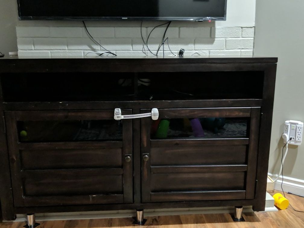 Move Out Sale: FREE:: Lightly Used Tv Stand