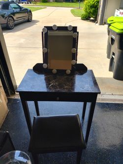Small Vanity Table w/seat