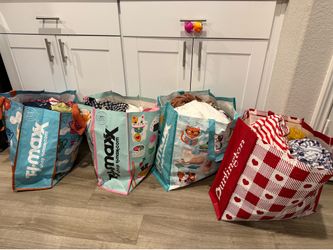 ✨ HUGE Women’s Clothing Sale! 4 bags FULL of women’s clothes in sizes S & M, including pants, tops, dresses, shorts, leggings, and more—all for just $