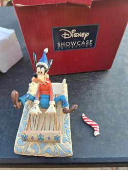 Disney showcase goofy sled