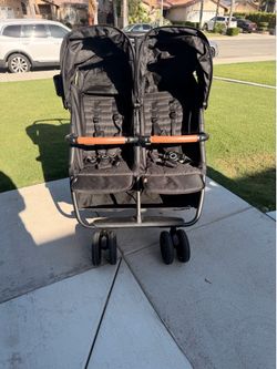 Zoe twin V2 - Double Stroller - Used only twice (Upgrades)