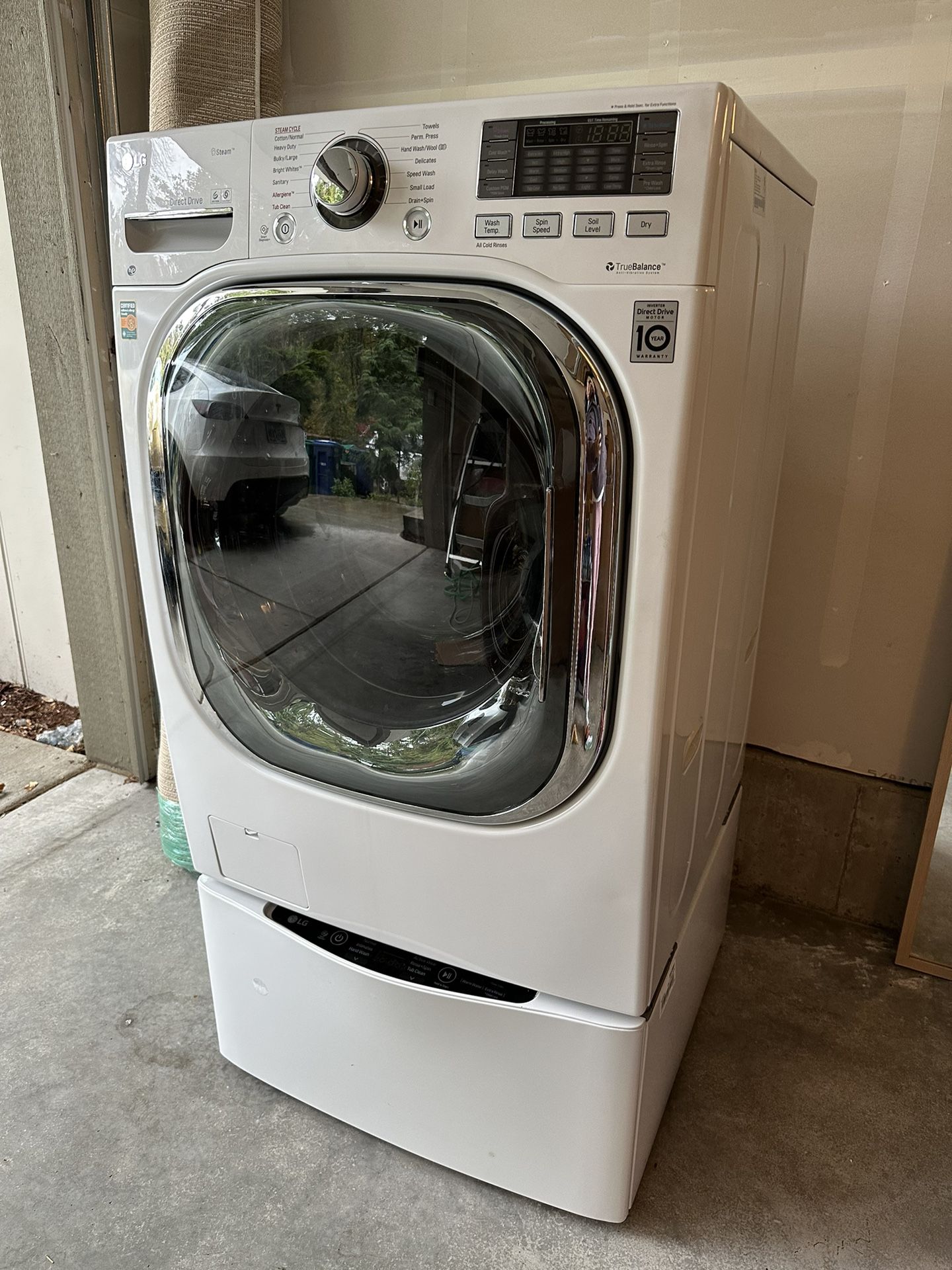 LG all-in-one Washer Dryer Combo With Pedestal Washer