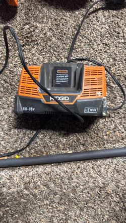 RIDGID 9.6V–18V Dual Chemistry Battery Charger