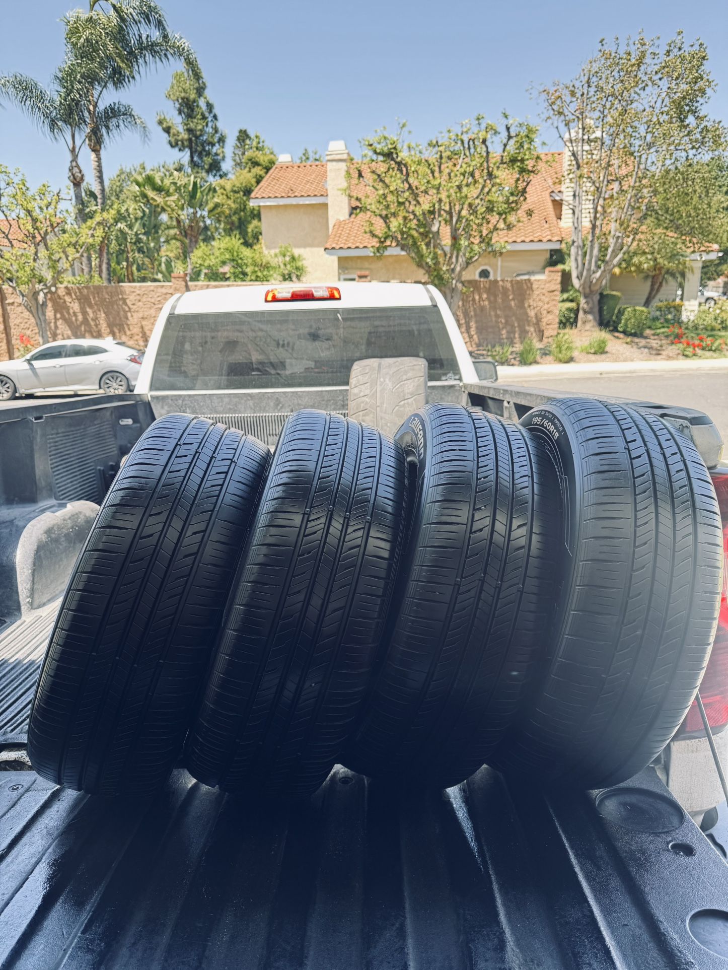 195/60/15 Laufenn 80-90% Tread (4)