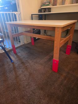 Children's  desk /  activity table with chairs