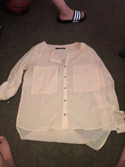 Used women’s foreign exchange shirt size small