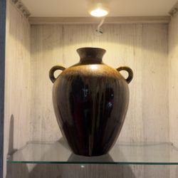 ceramic vase with dripping glaze 