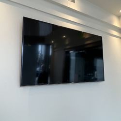  51 in. Samsung flatscreen TV with wall mount included 