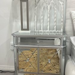 Two Mirrored Nightstands Mint Condition•