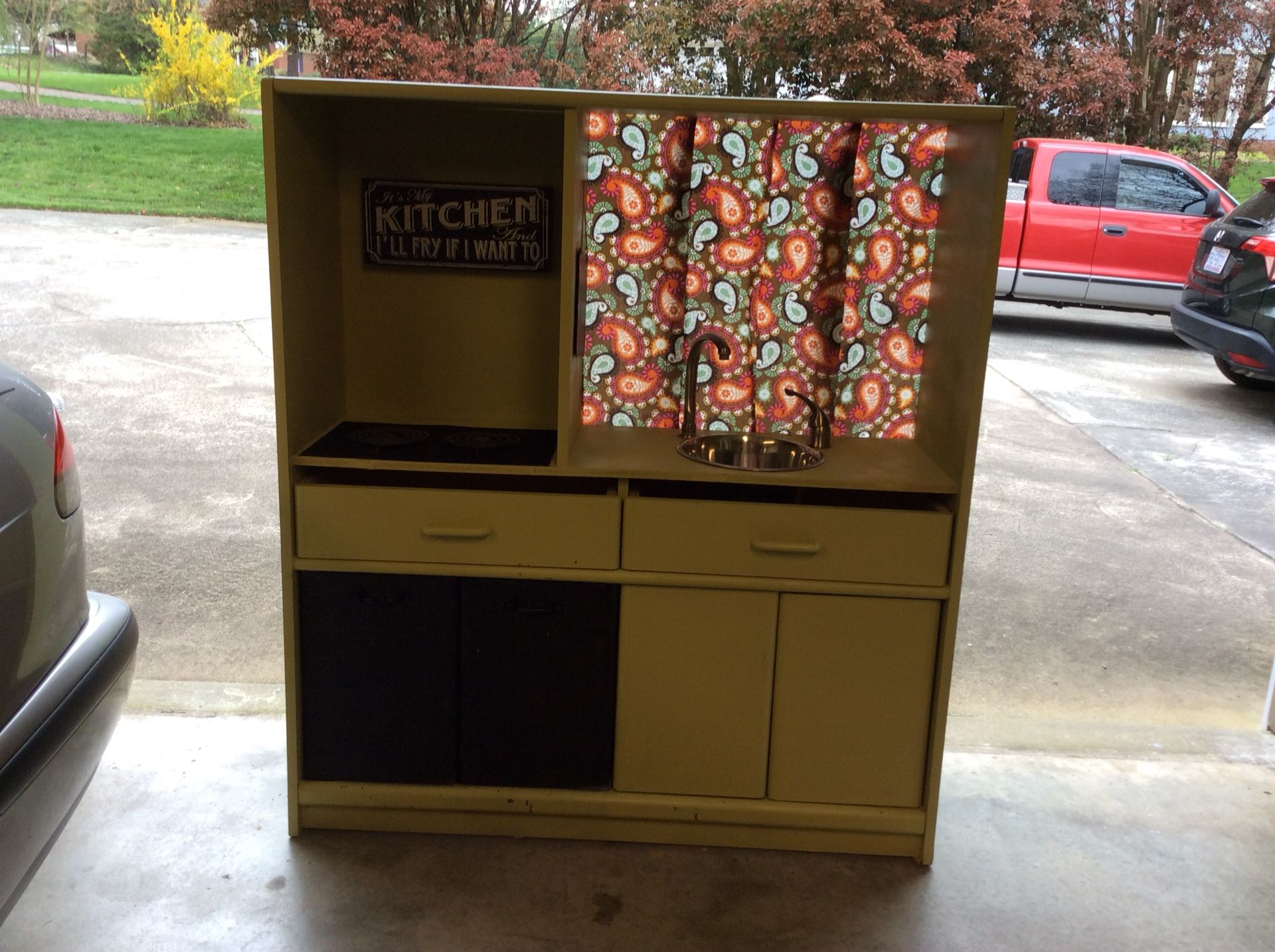 Children’s wood play kitchen