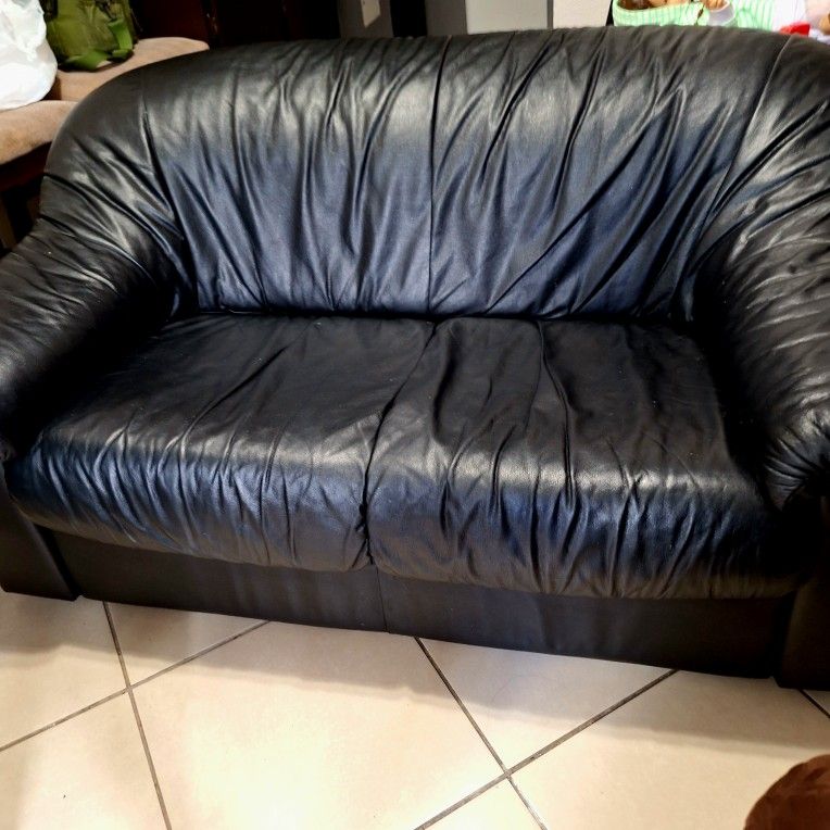 https://offerup.com/redirect/?o=SnVlZ28uZGU= Loveseat Y Sillon