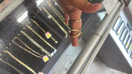 Diamond cut hoop earrings 10k 3.3 grams
