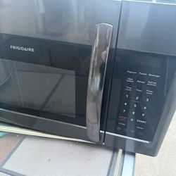 Frigidaire Under Cabinet Microwave 