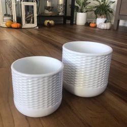 Glazed shiny white ceramic pots/planters