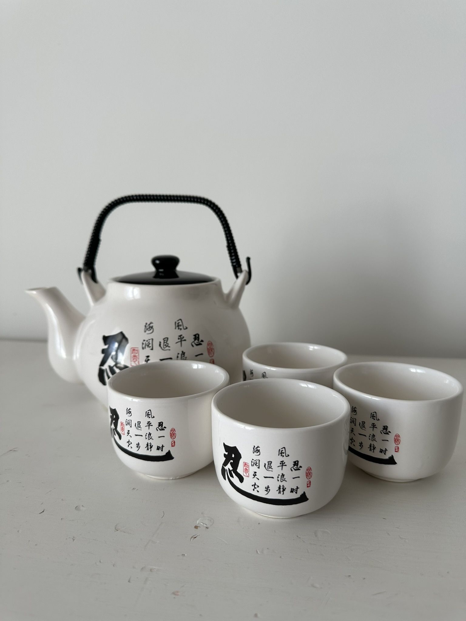 Chinese Ceramic TEAPOT WITH 4 TEACUPS SET Made in Taiwan