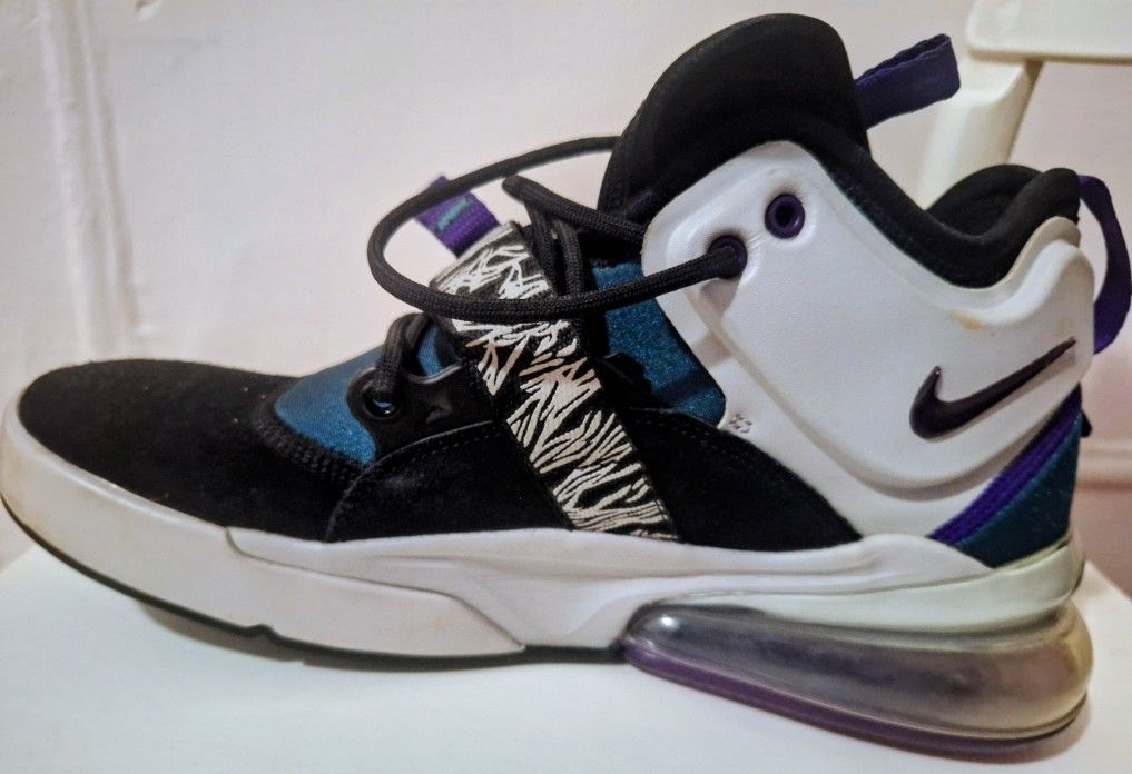 Nike AIR Force 270 Like New Only $80