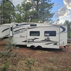 08 Cardinal LE fifth Wheel 