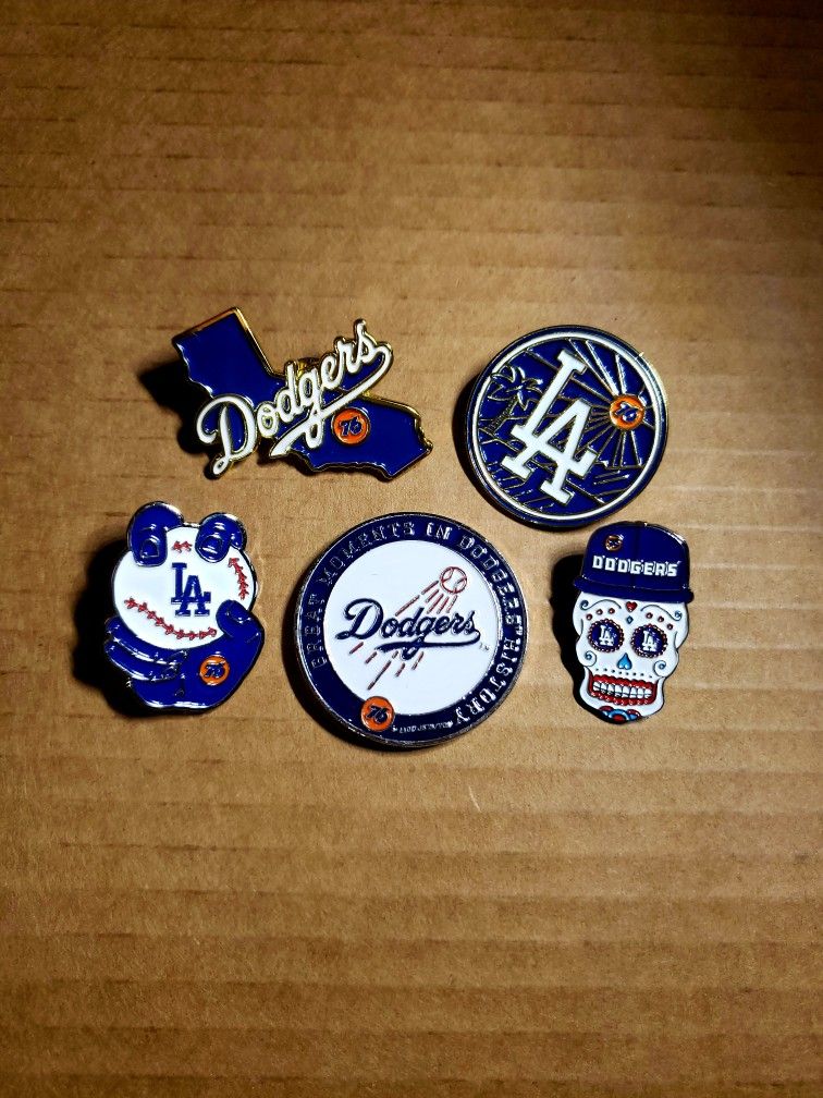 76 Unocal Los Angeles Dodgers Lapel Pins and Coin