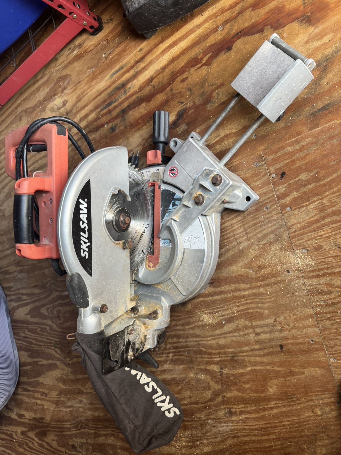 Skil sliding compound miter saw