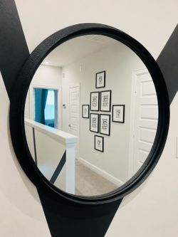 New West Elm Round Wall Mirror – Black Metal Frame