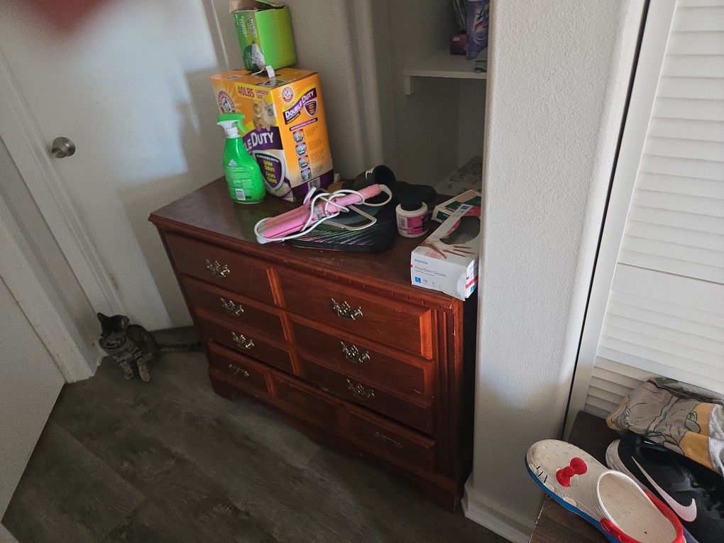 Dresser 