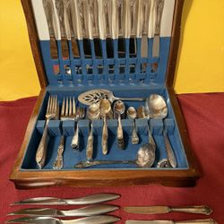 Community Tudor Silver Plate QUEEN BESS II Flatware Partial Set 39 Pieces  Plus Others