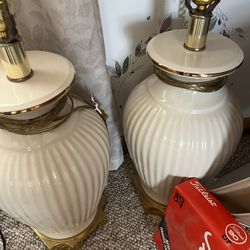 2 Lamps With Shades