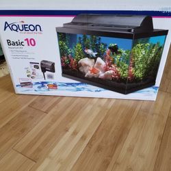 10 Gallon Fish Tank Used Only 1 Month Comes With Everything In The Pictures 