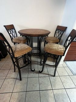 Indoor/Outdoor Table Bar