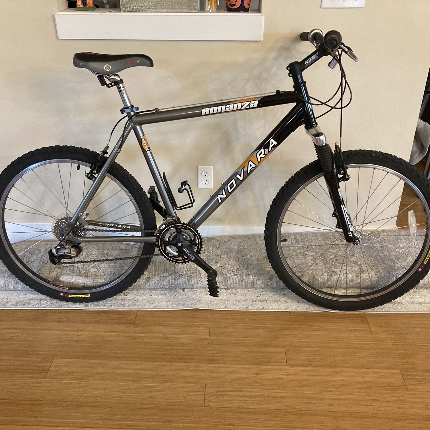 Like New lifesaver Novara Bonanza
