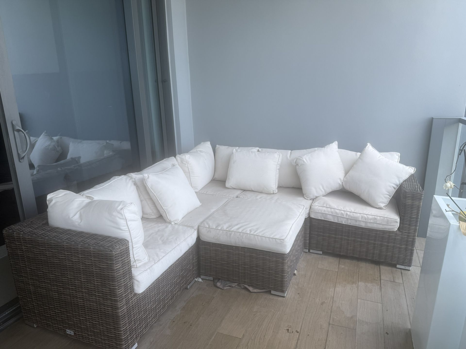 Outdoor Sofa + Decorative Vase – $300🌿🛋️