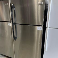 FRIGIDAIRE TOP FREEZER REFRIGERATOR IN STAINLESS STEEL