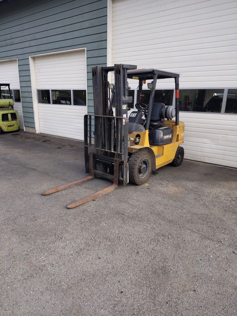 2005 CATERPILLAR GP25K 5000 LBS FORKLIFT - 188"