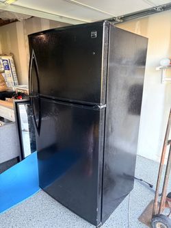 Kenmore Black Top-Freezer Refrigerator