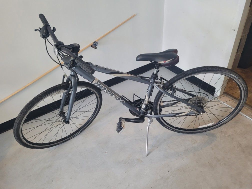 Road Bike (7200FX Trek)
