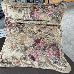 Full Size Comforter With 2 Matching Pillow Cases