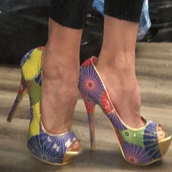 Nice New In Box High Heels 7.5/Tacones Altos Nuevos