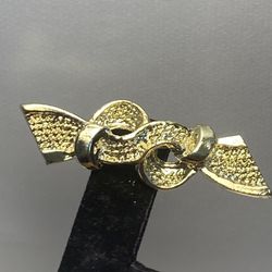 Vintage Gerry’s Signed Gold Tone  Small Bow Pin Brooch.