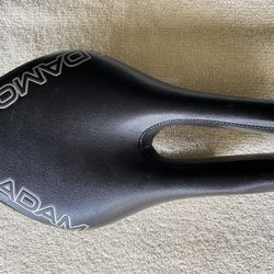 ISM Adamo Road Saddle