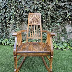 Solid Wood Vintage Rocking Chair 