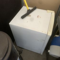 Mini Fridge 