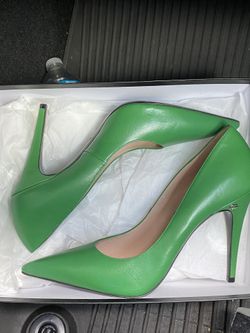 Green leather  Double G detail on heel  Pointed toe  Leather sole  High heel (4”) Sz 42