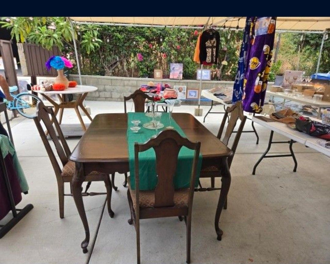 Antique 4 Chair Table Set Good
Condition Gothic Victorian