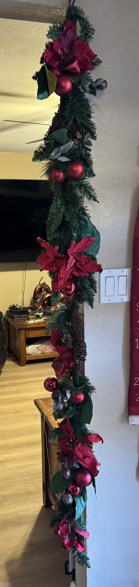 2 Piece Garland With Poinsettia