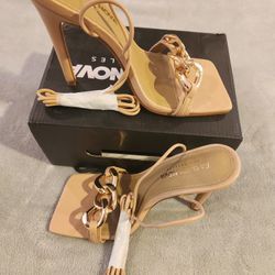 New Heels Nude Sz 6